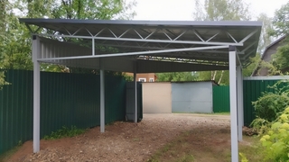 Односкатный навес из профнастила для дачи