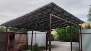 Навес односкатный с крышей из профнастила для авто